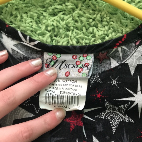 Black and red Star pattern Long sleeve scrub top - Picture 4 of 4